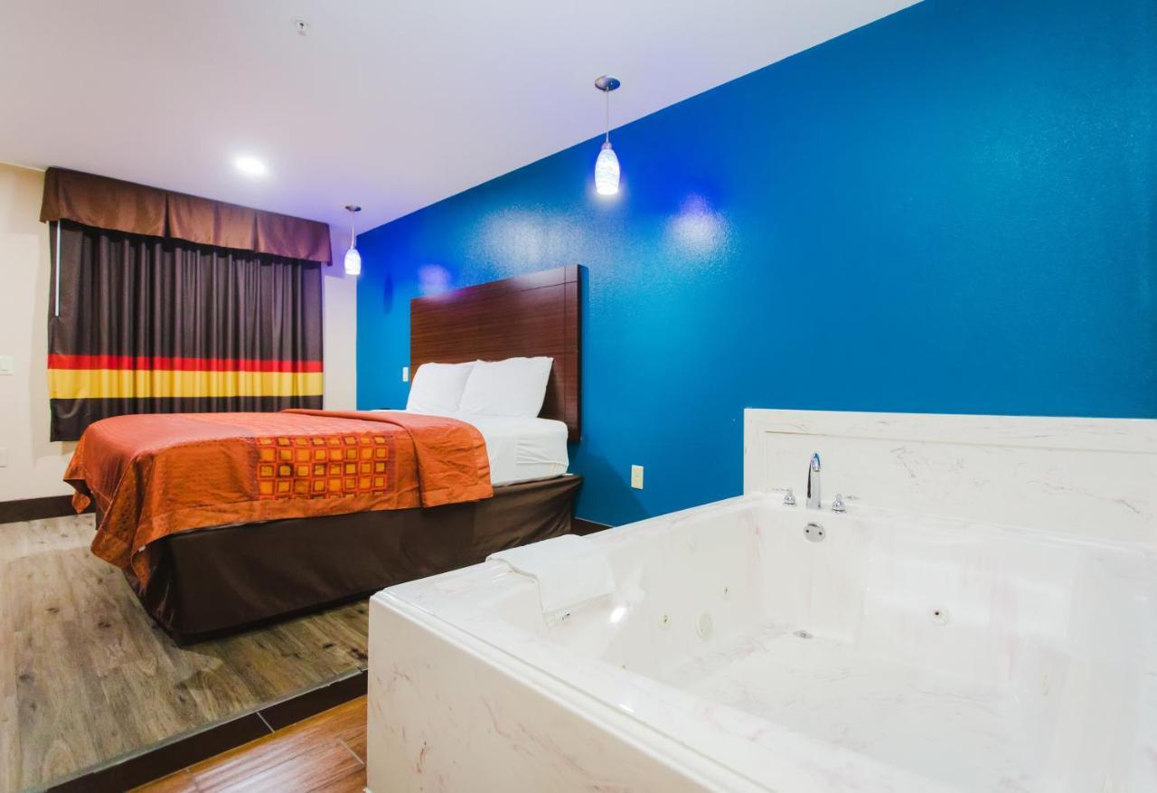 King Room Spa Bath Smoking