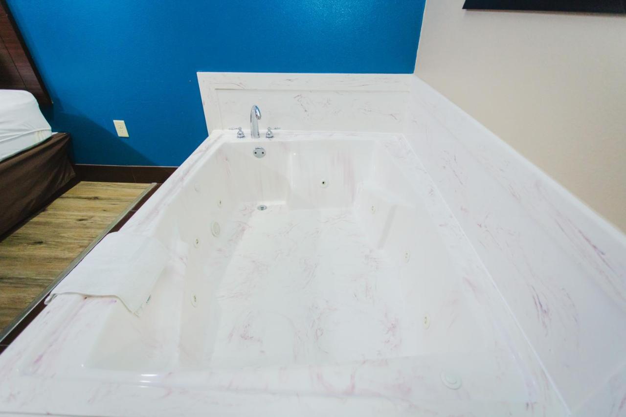 King Room Spa Bath Smoking