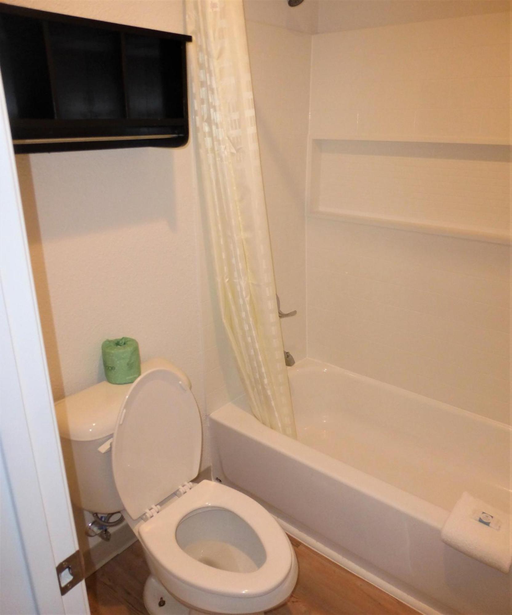 Deluxe King Room Non-Smoking,1089742373:JPEG