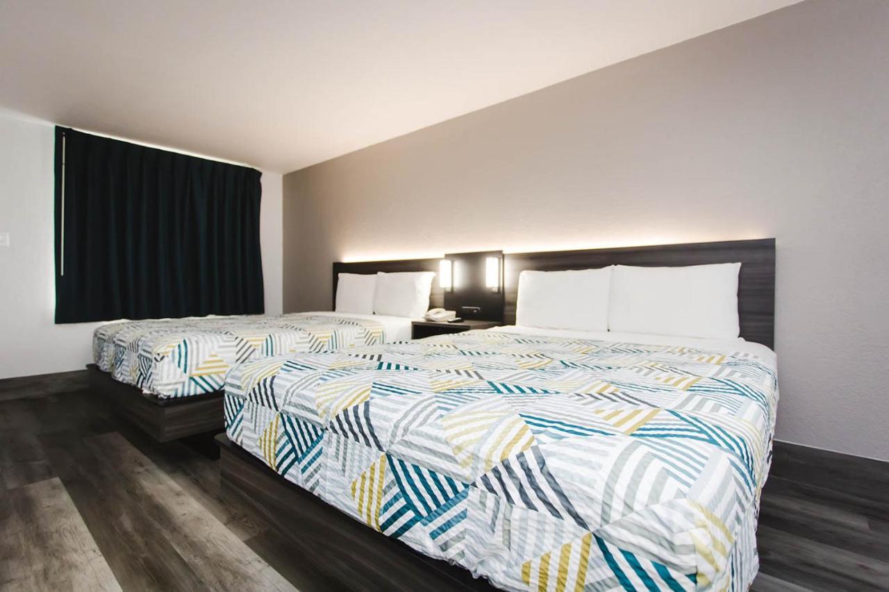 2 Queen Beds | Non-Smoking