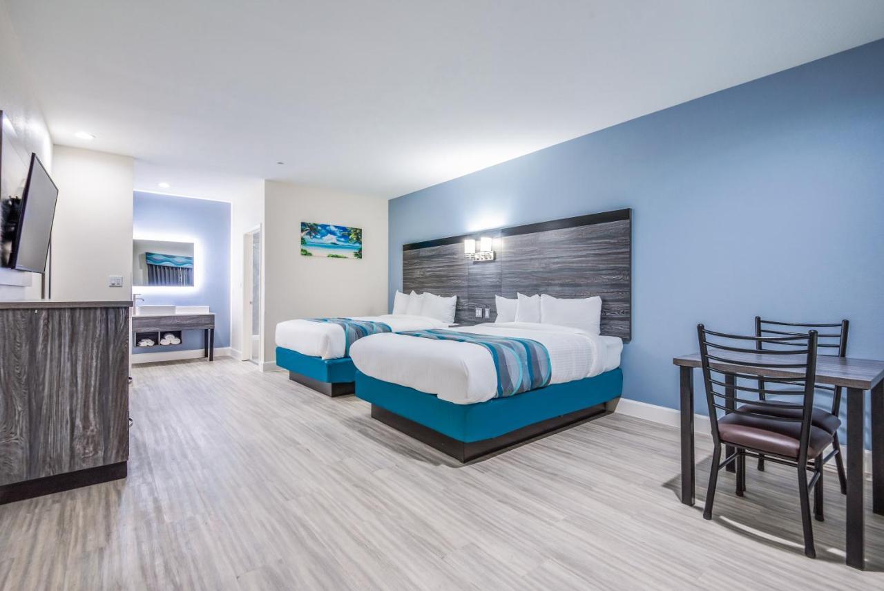 Habitación con cama grande