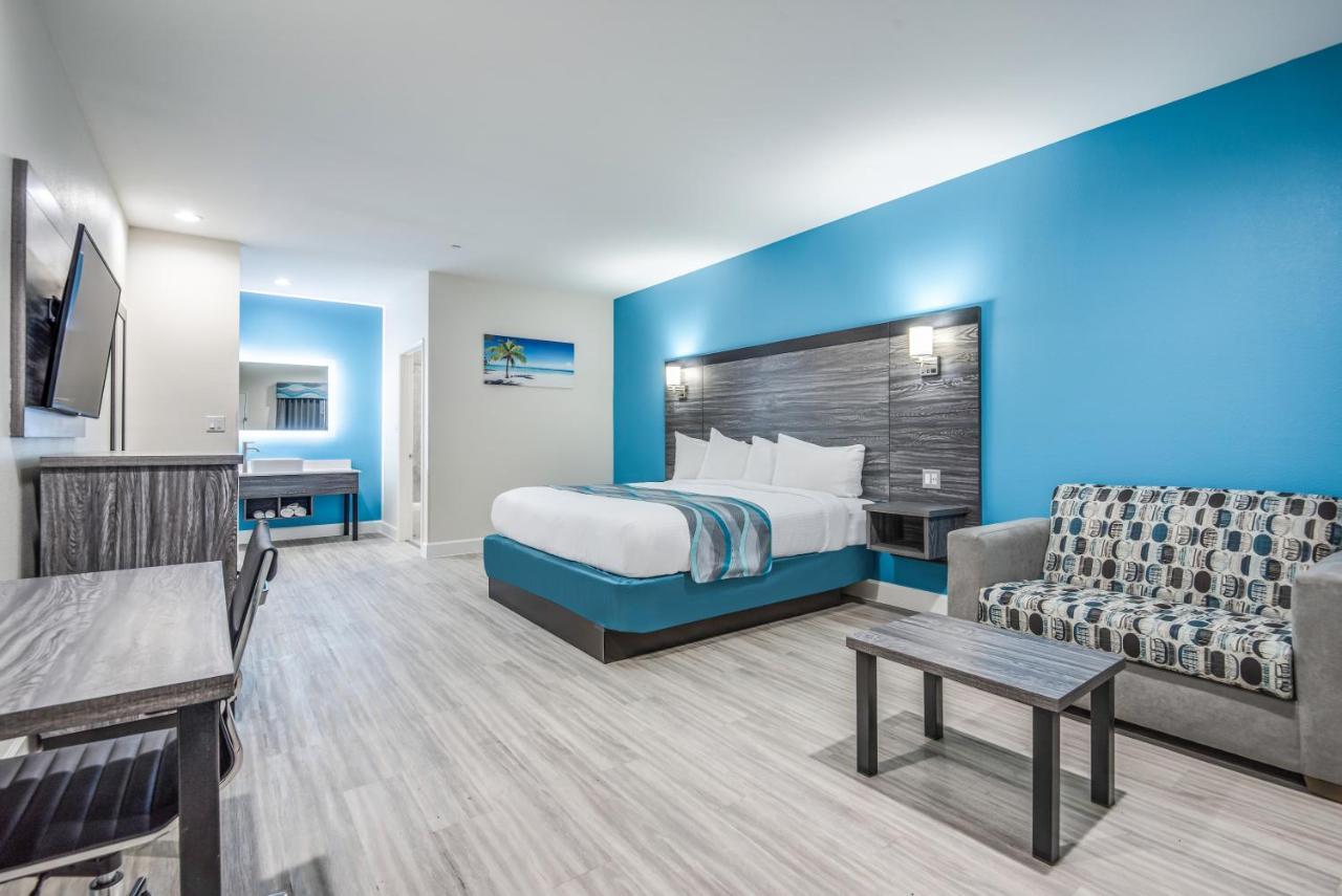 Habitación con cama extragrande.