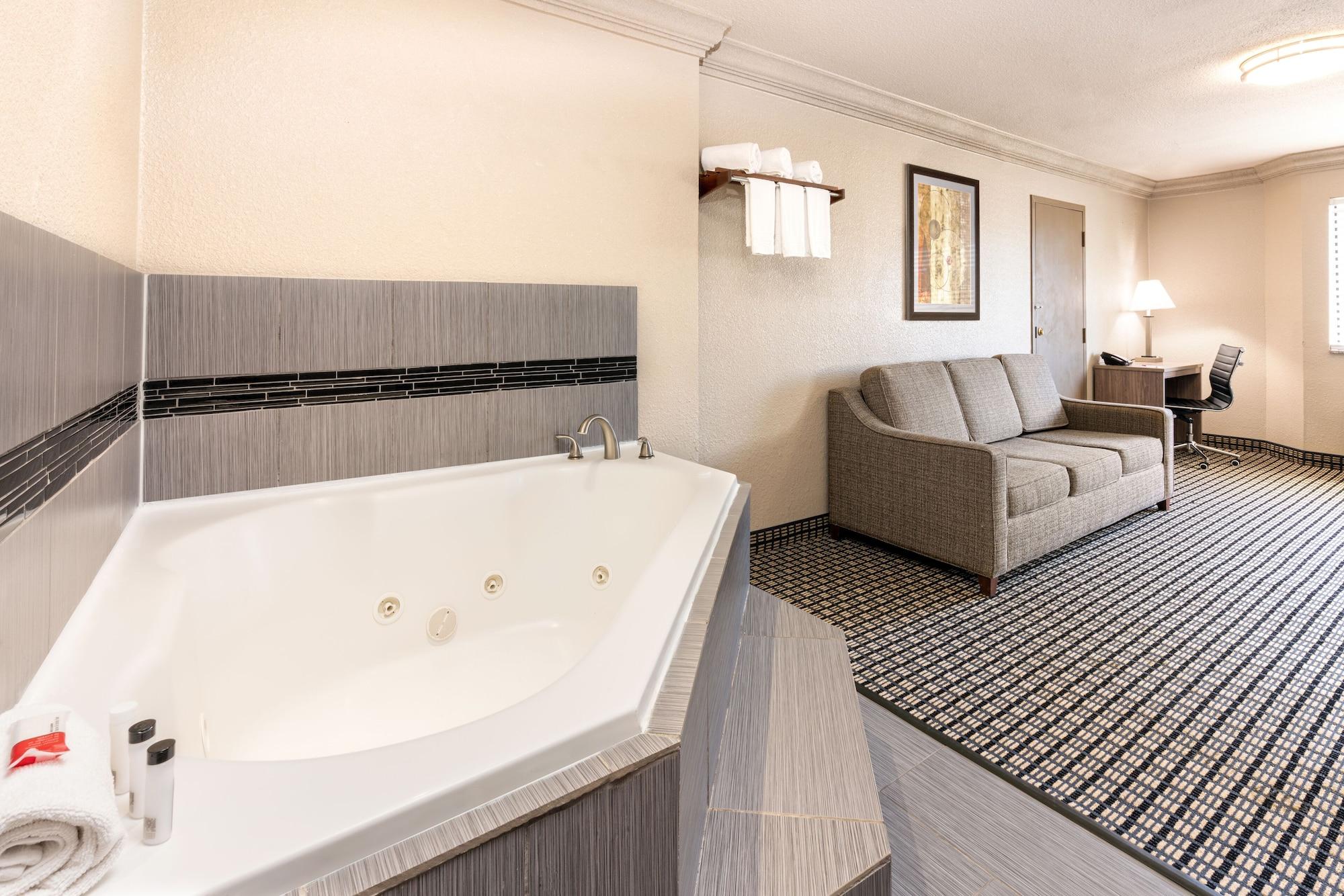 Deluxe 1 King Jetted Tub