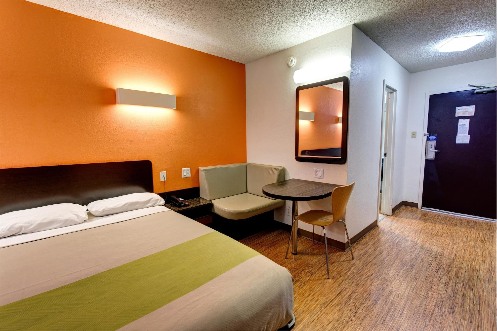 Habitación con cama extragrande para personas de movilidad reducida/no fumadores