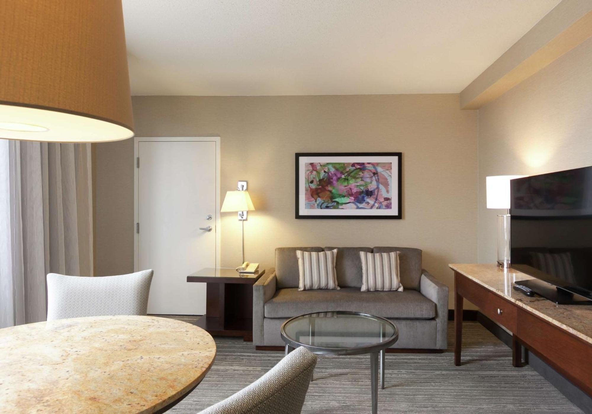 Chambre Lit Queen-Size avec Baignoire - Accessible aux Personnes à Mobilité Réduite/Non-Fumeurs