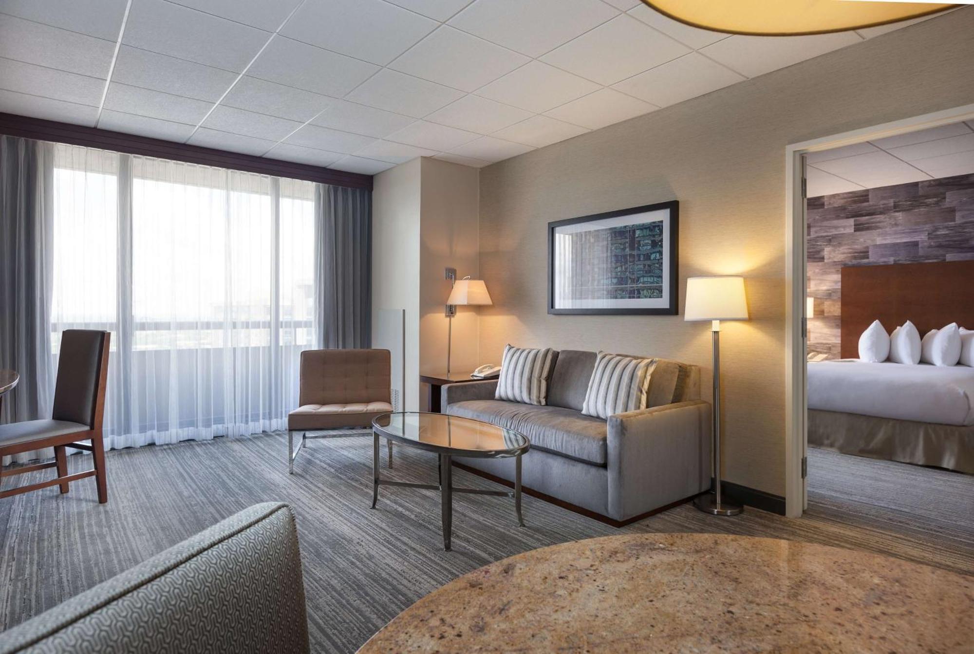 Suite Lit King-Size avec Balcon et Cuisine - Non-Fumeurs