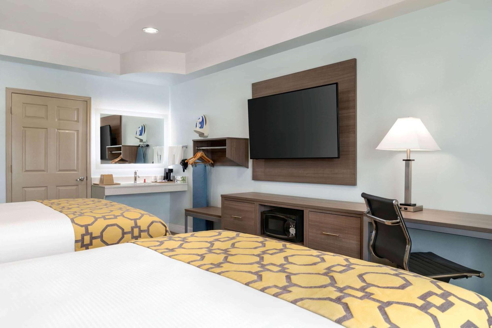 Queen Room Two Queen Beds Non-Smoking