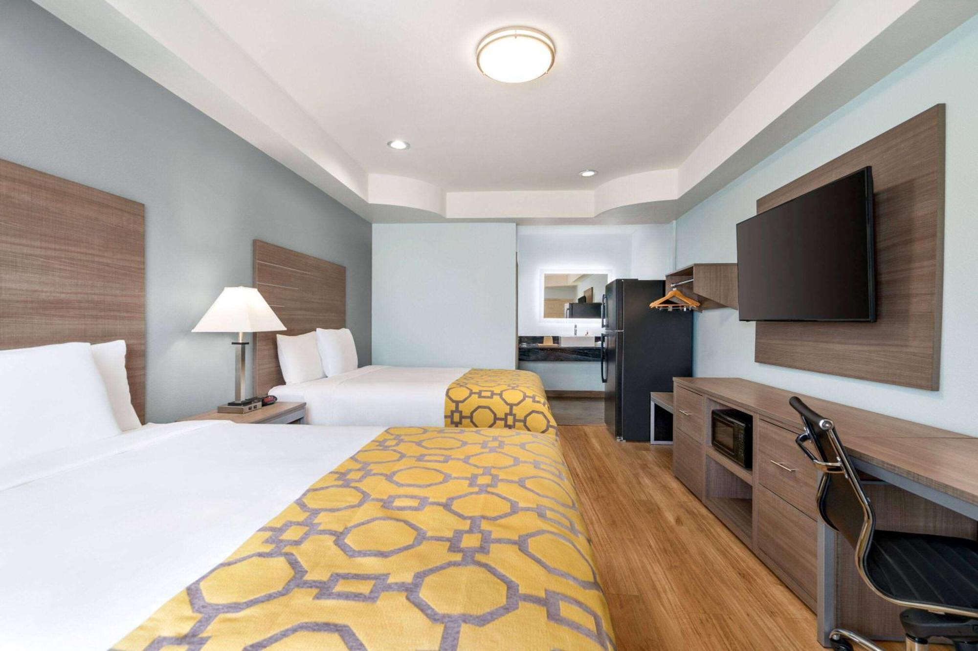 Queen Room Two Queen Beds Non-Smoking