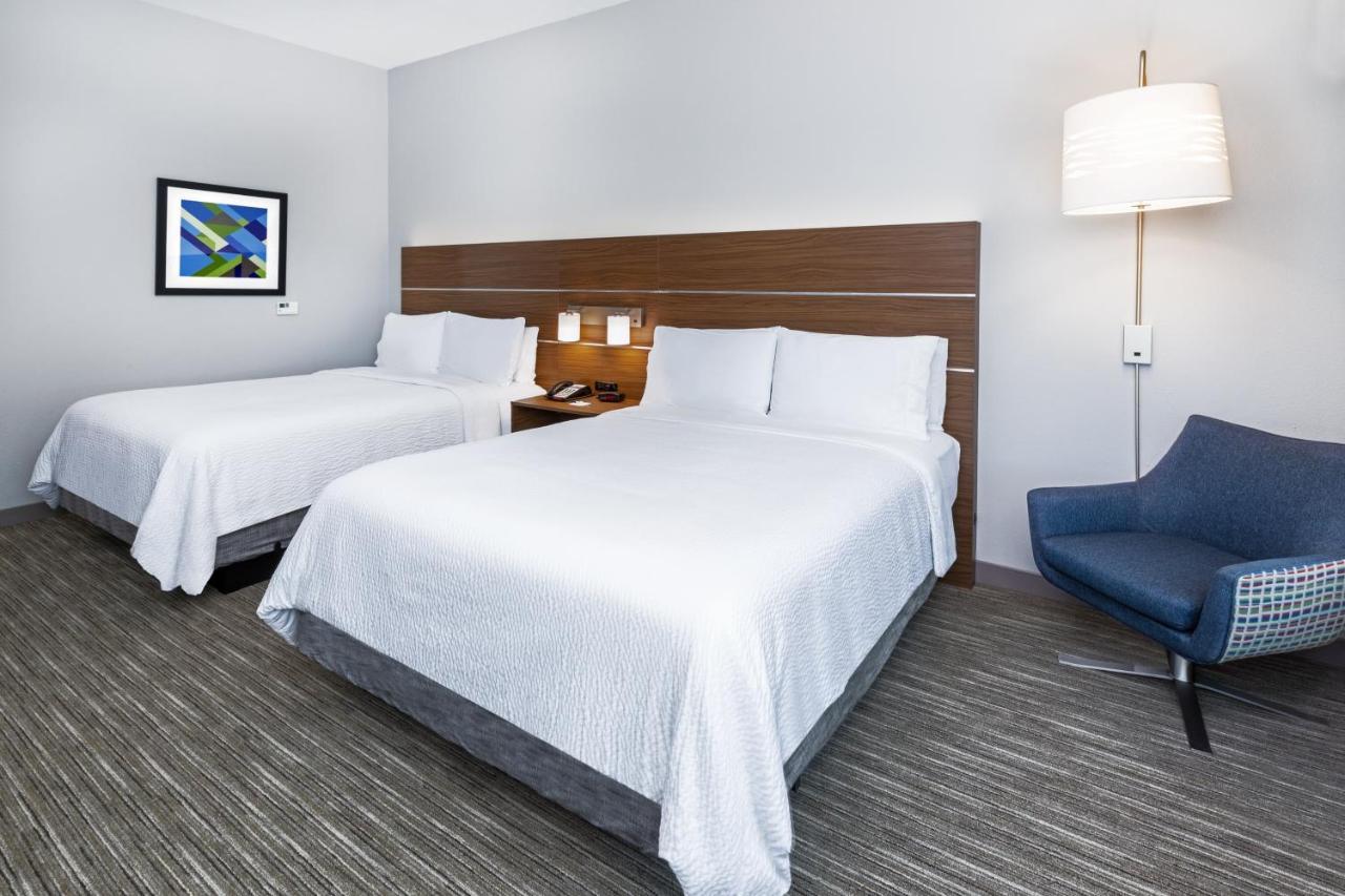 Standard Queen Room Two Queen Beds