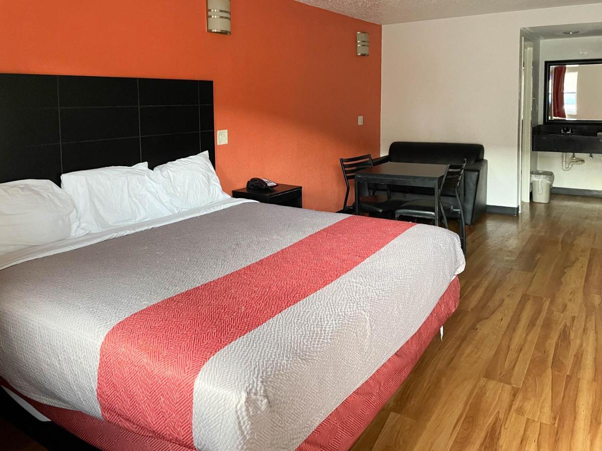 Zimmer mit Kingsize-Bett und einem Whirlpool - Nichtraucher
