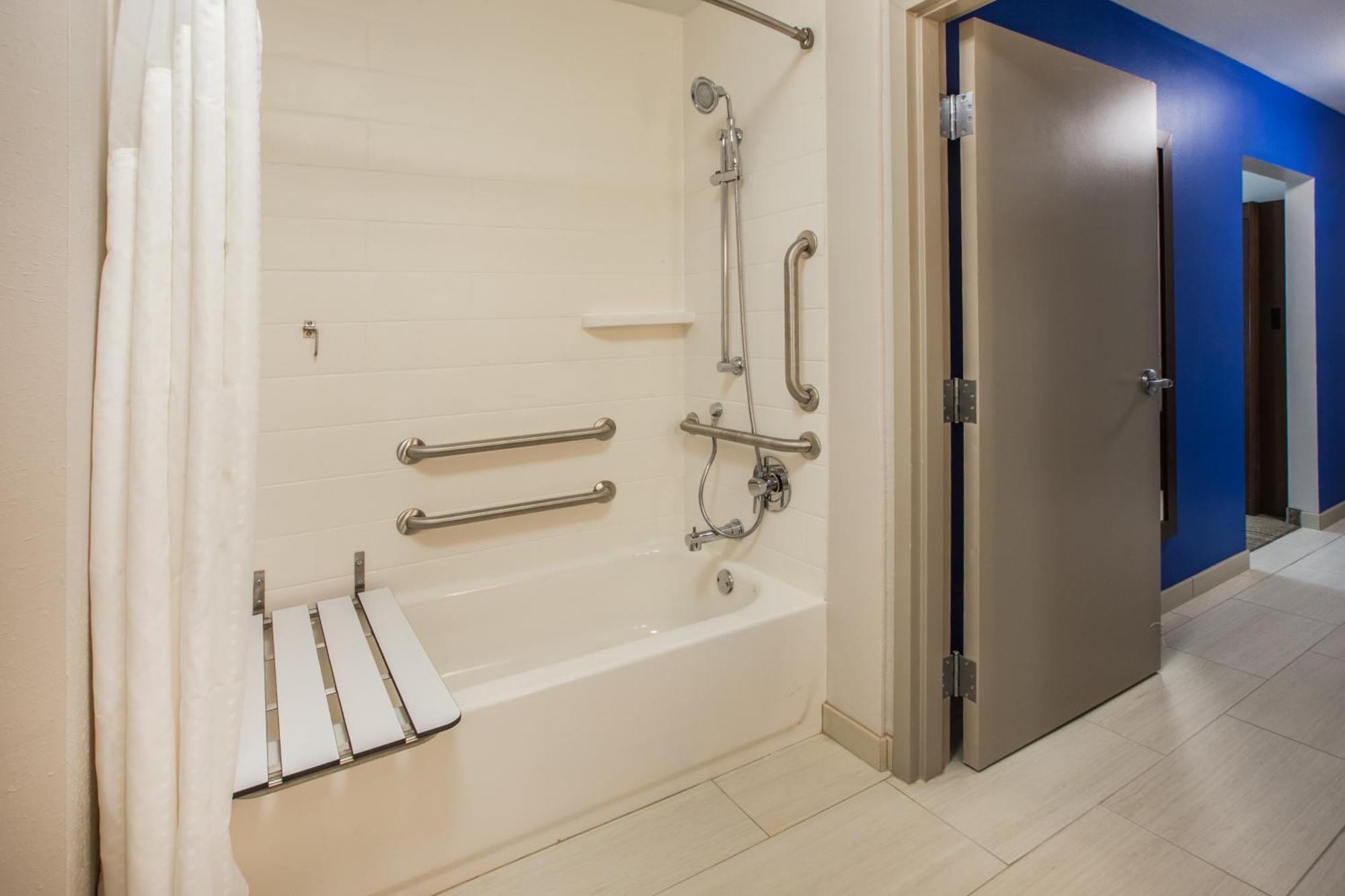 King Room Mobility Access Tub Non-Smoking