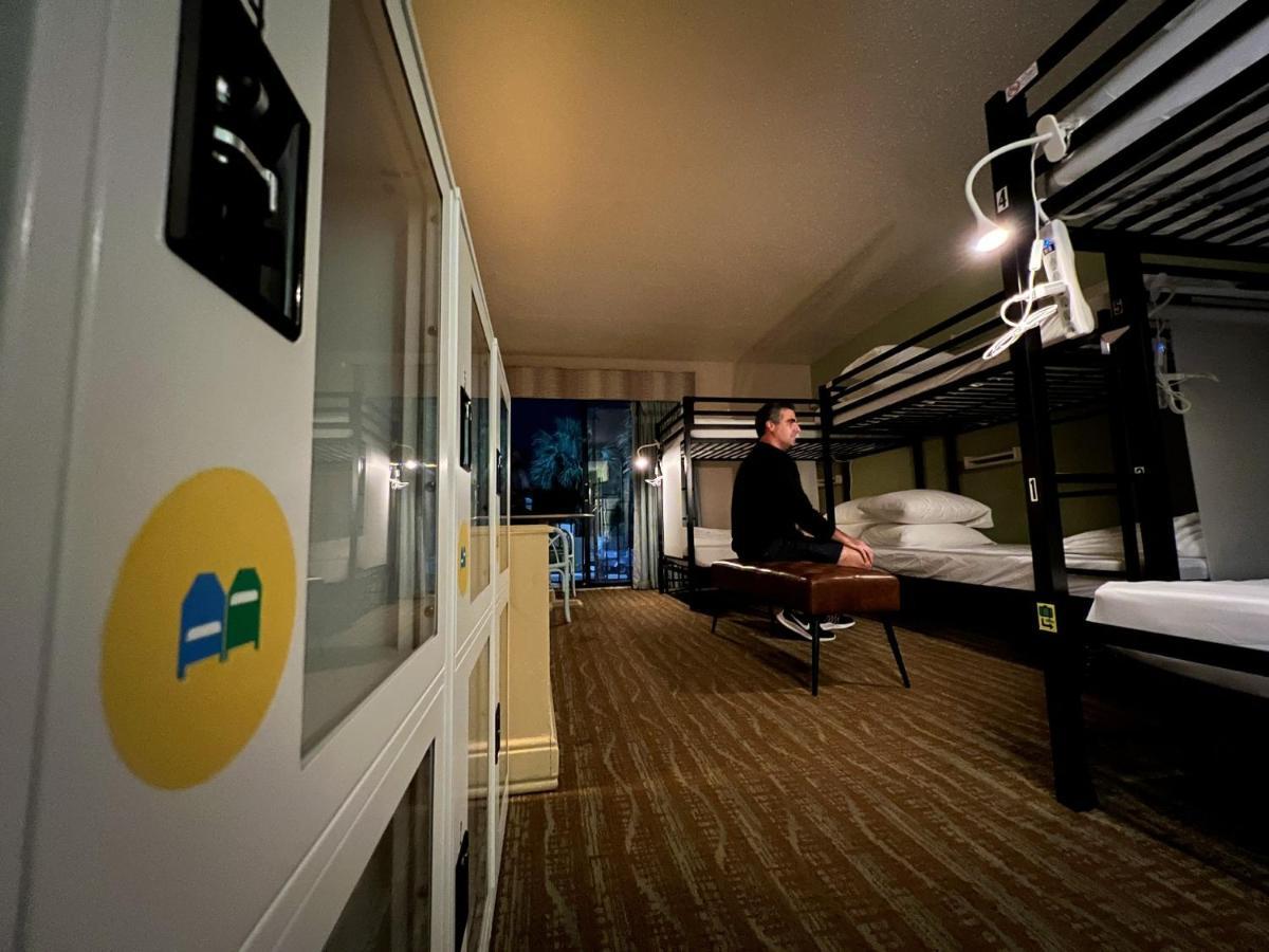 Cama em Dormitório Misto com 6 Camas