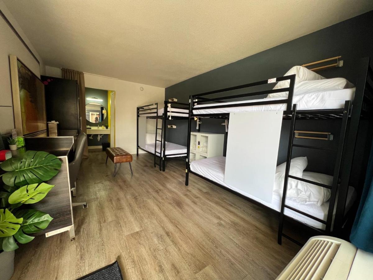 Cama em Dormitório Feminino com 4 Camas