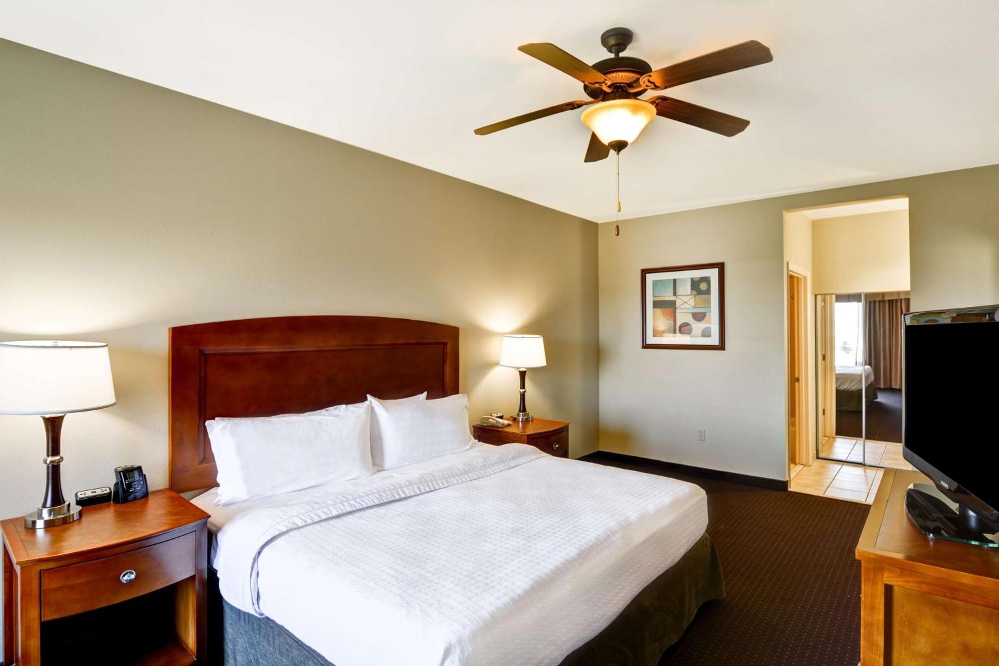 Two Bedroom Suite with One King and Two Queen Beds - Non-Smoking