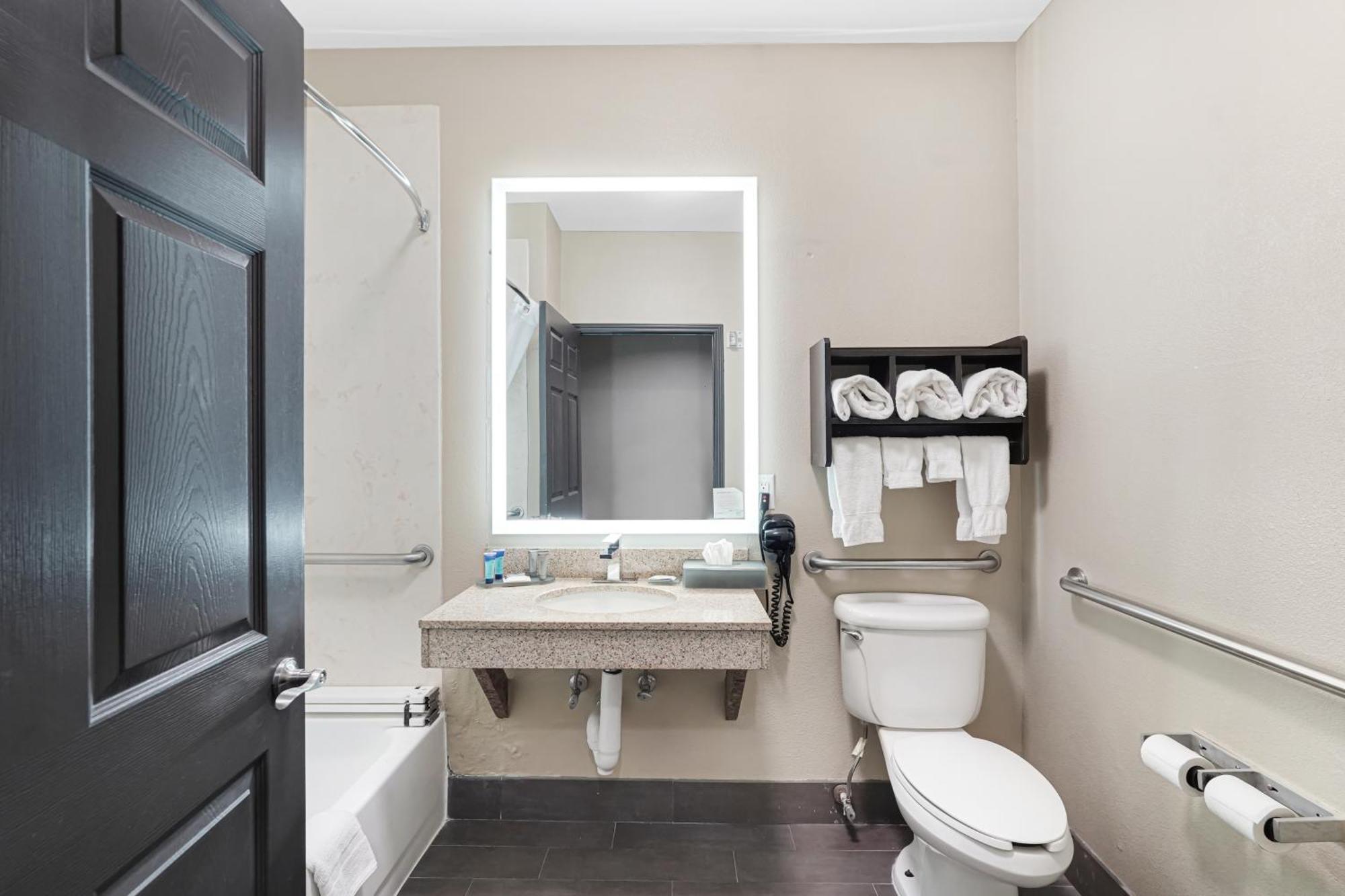 Chambre Lit King-Size avec Douche Accessible en Fauteuil Roulant - Adaptée aux Personnes Malentendantes/à Mobilité Réduite - Non-Fumeurs
