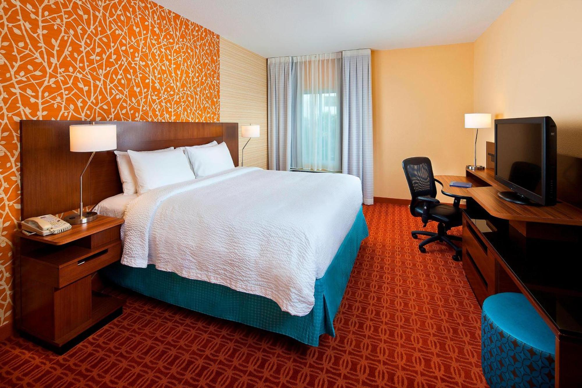 King Room with Adapted Tub - Mobility and Hearing Accessible