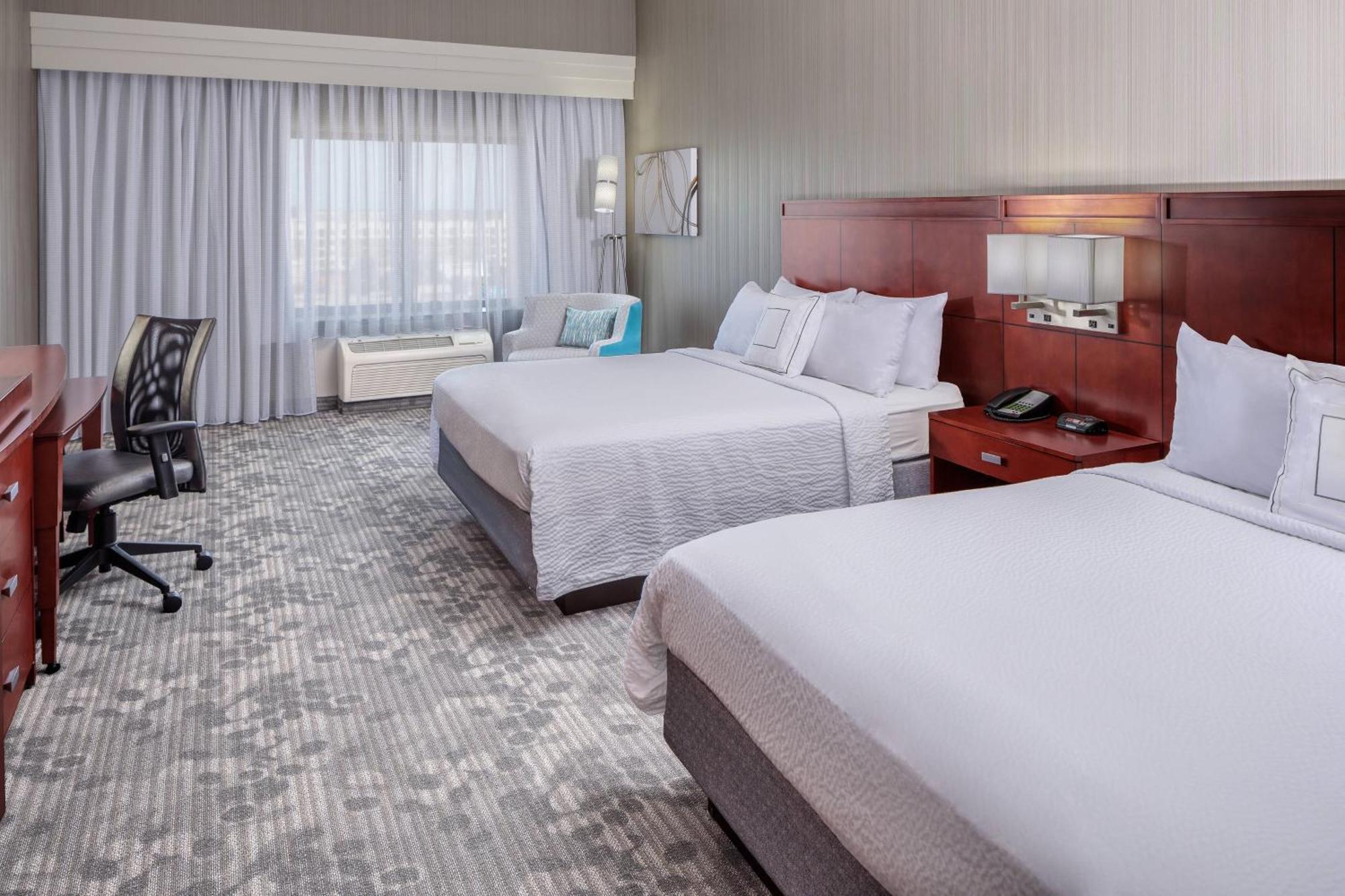 Queen Room with Two Queen Beds - Hearing Accessible