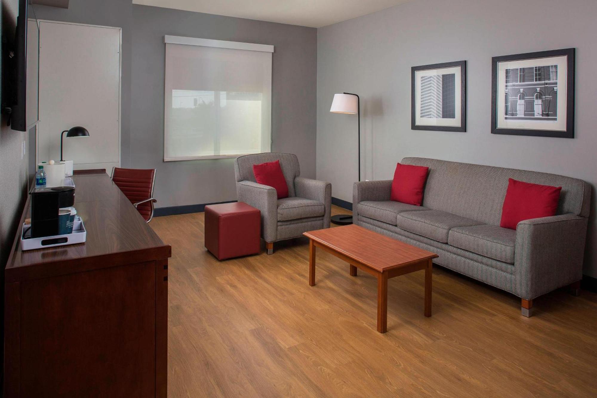 Executive Suite, 1 King,1632244091:JPEG