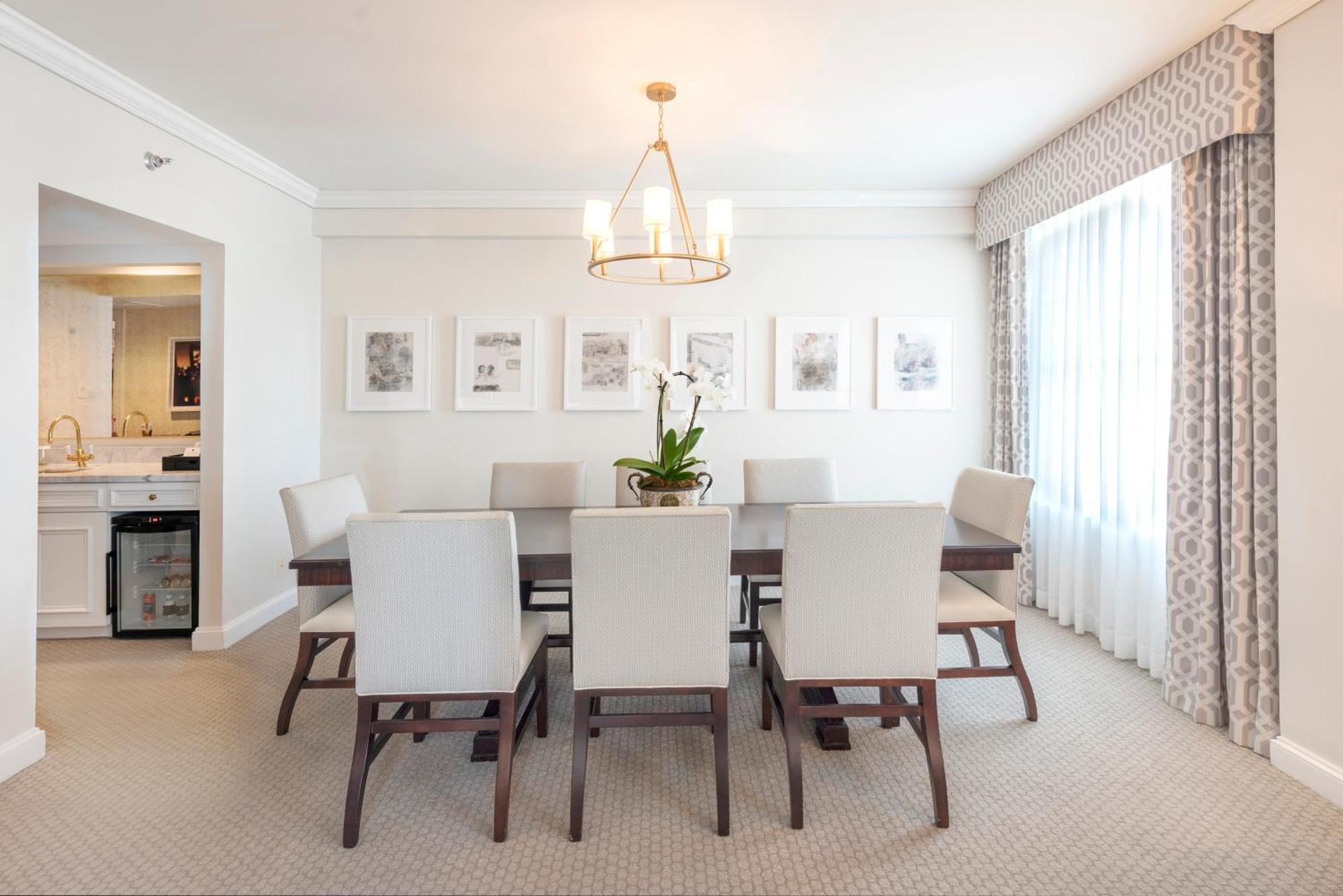 Deluxe King Suite