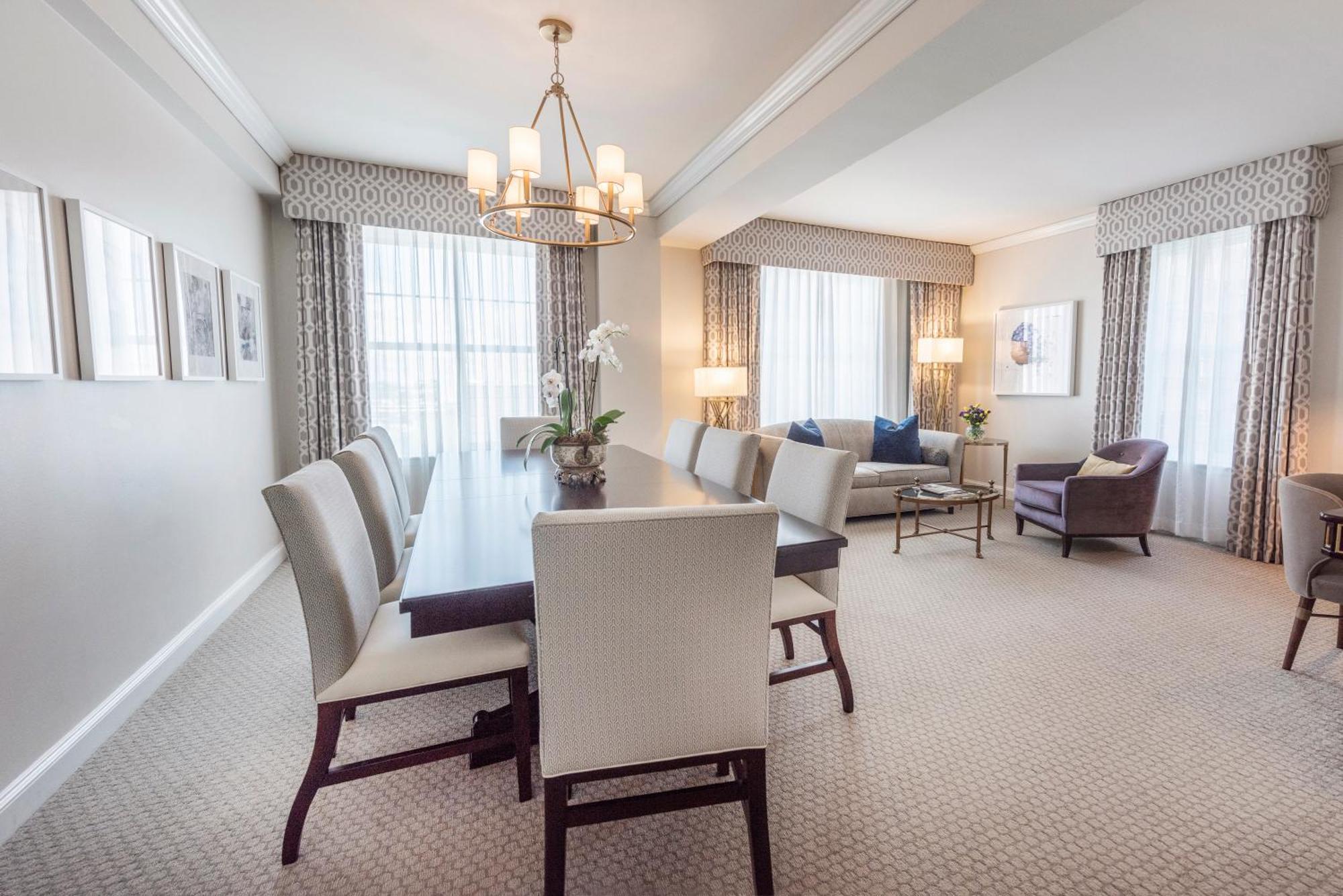 Deluxe King Suite