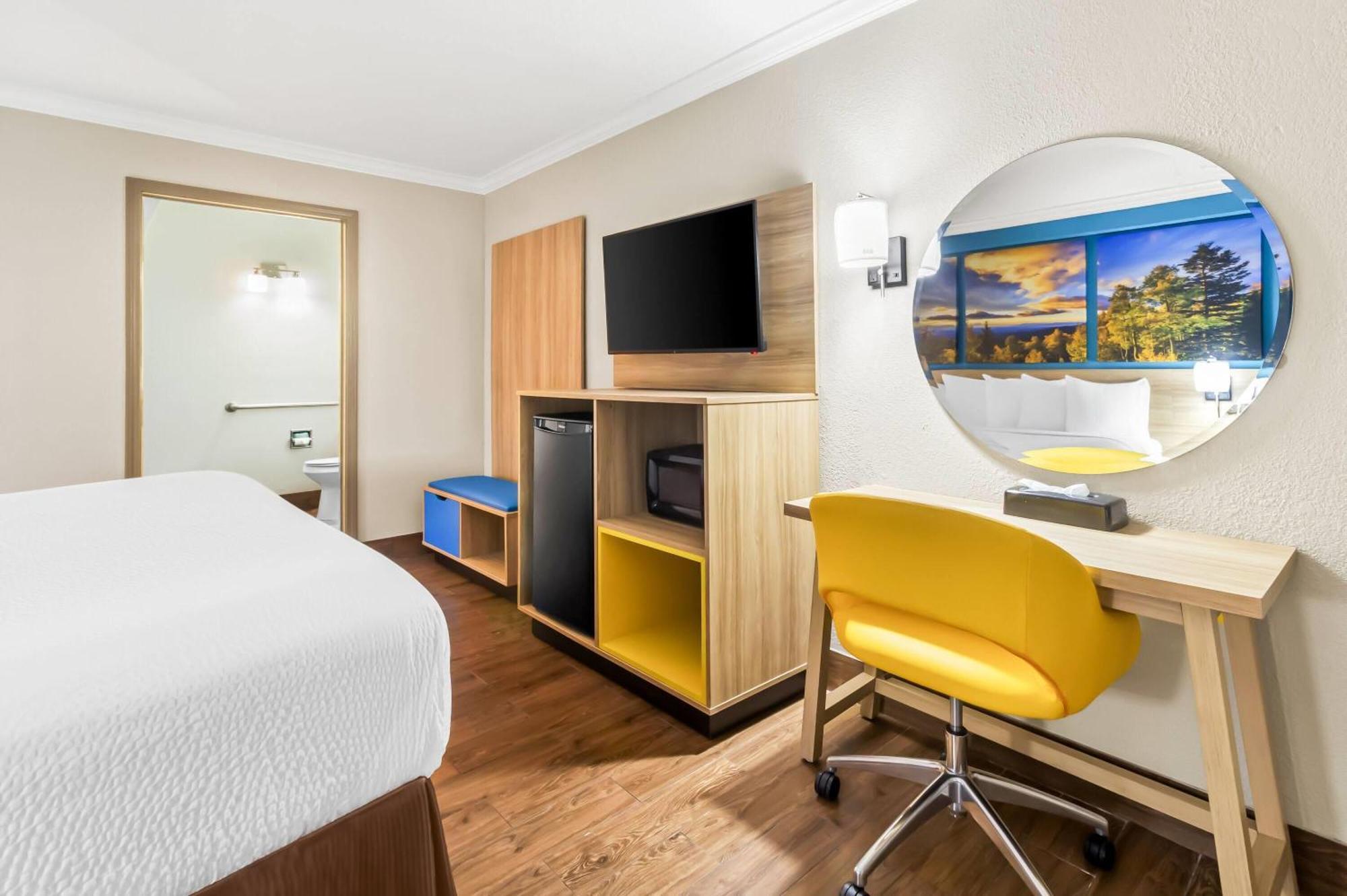 Chambre Lit King-Size avec Baignoire - Accessible aux Personnes à Mobilité Réduite/Malentendantes - Non-Fumeurs