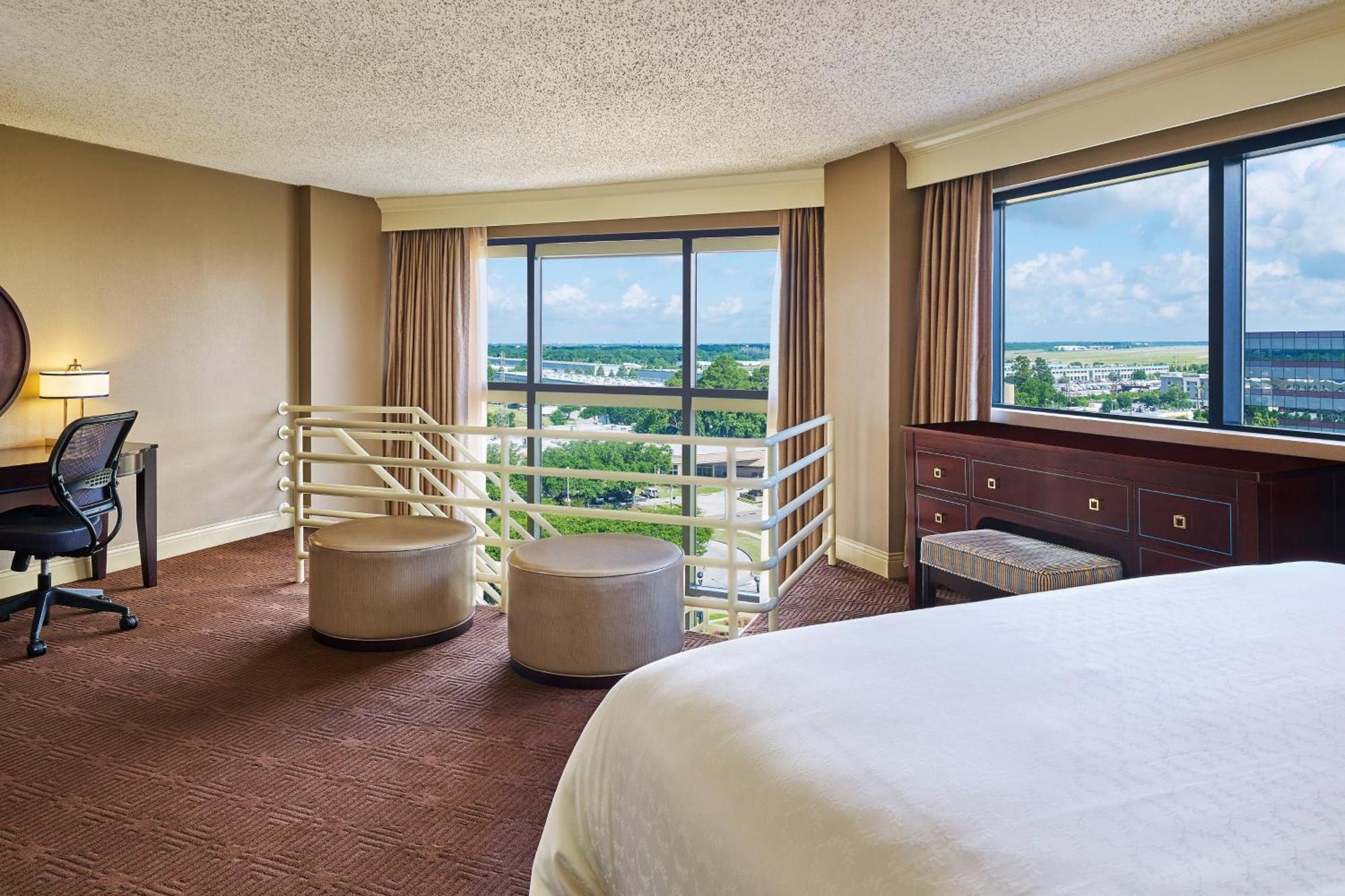 Club Level King Room Adapted Tub Mobility Accessible