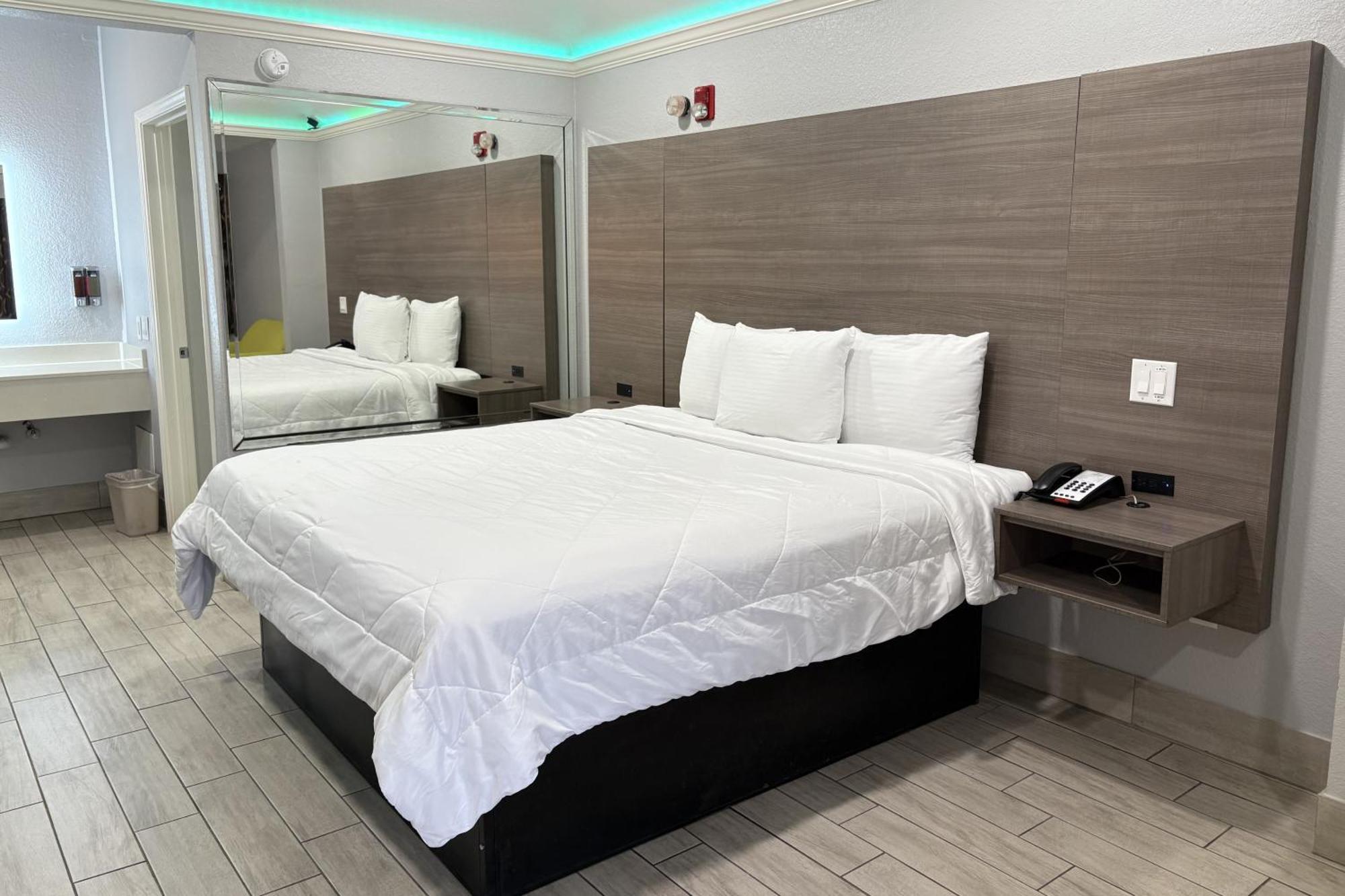 King Bed Non-Smoking