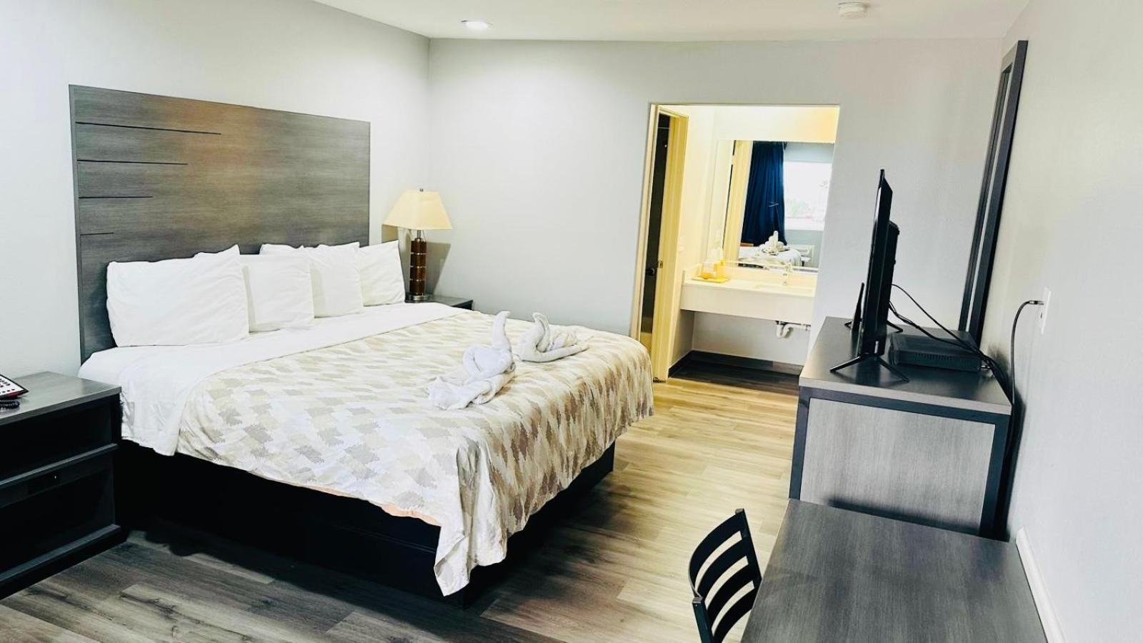Zimmer mit Kingsize-Bett