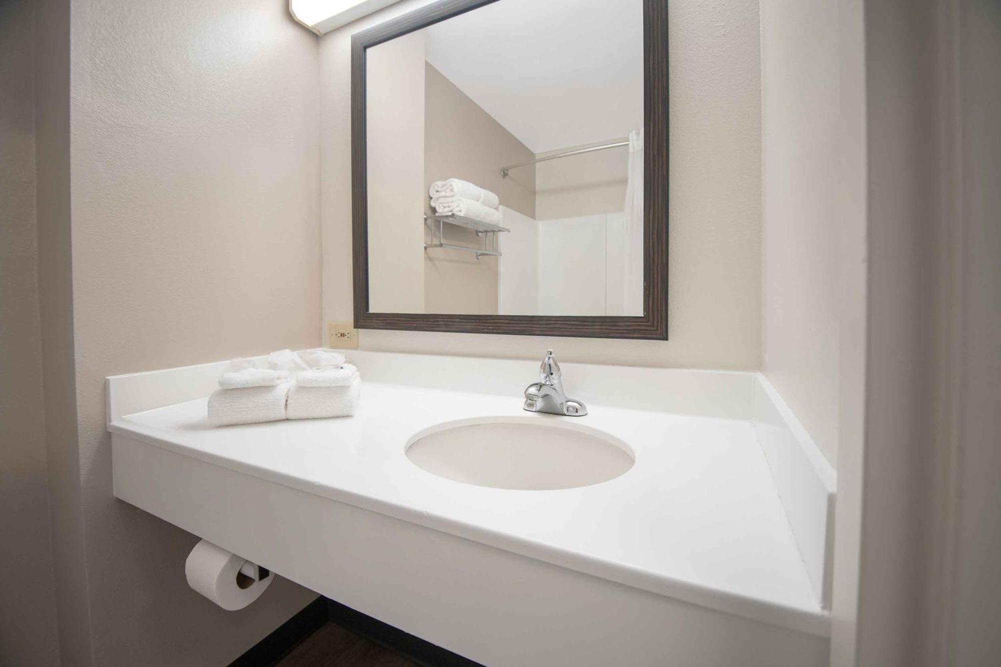 Premium Deluxe Studio with 1 Queen Bed - Non-Smoking