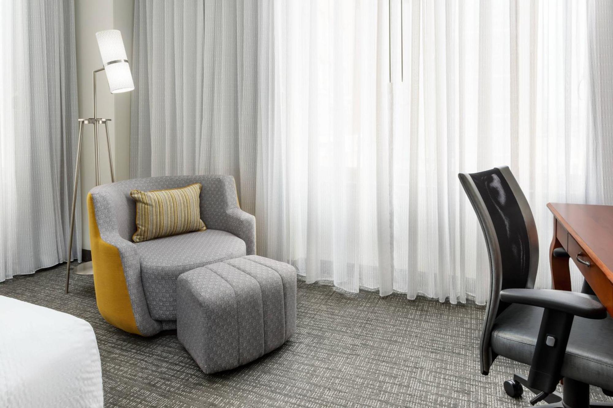 Double Room with Two Double Beds,571413903:JPEG