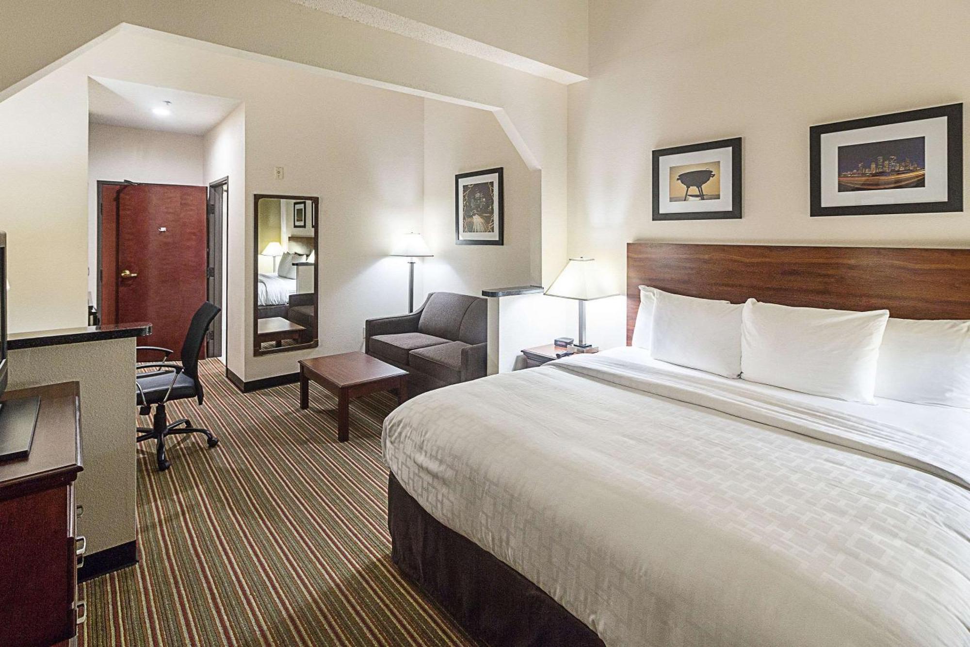 King Room with Sofa Bed and Hot Tub - Non-Smoking