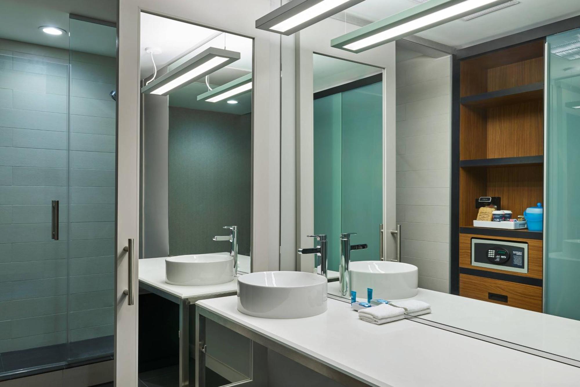 Aloft, Guest room, 1 King,960525358:JPEG