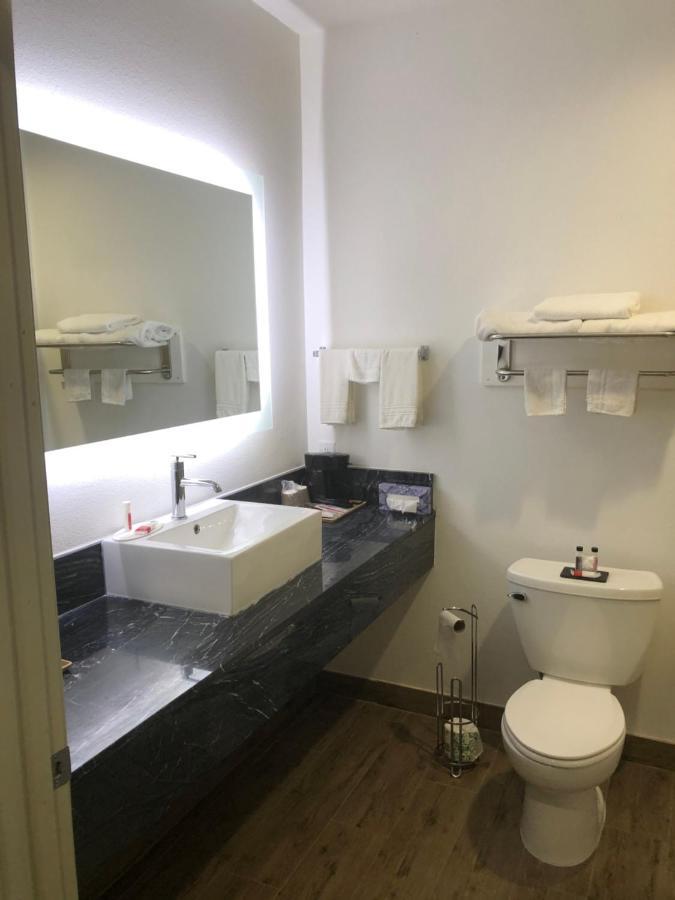 Queen Room Two Queen Beds Mobility or Hearing Access Non-Smoking