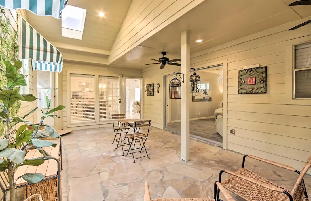 Quiet West Houston Home With Patio, Walk To Shops!-1