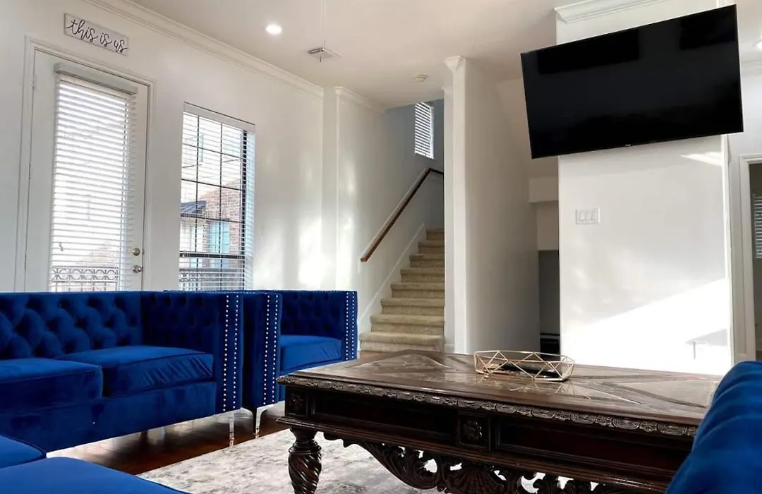 Luxury 3-Story Home In Downtown Houston-1