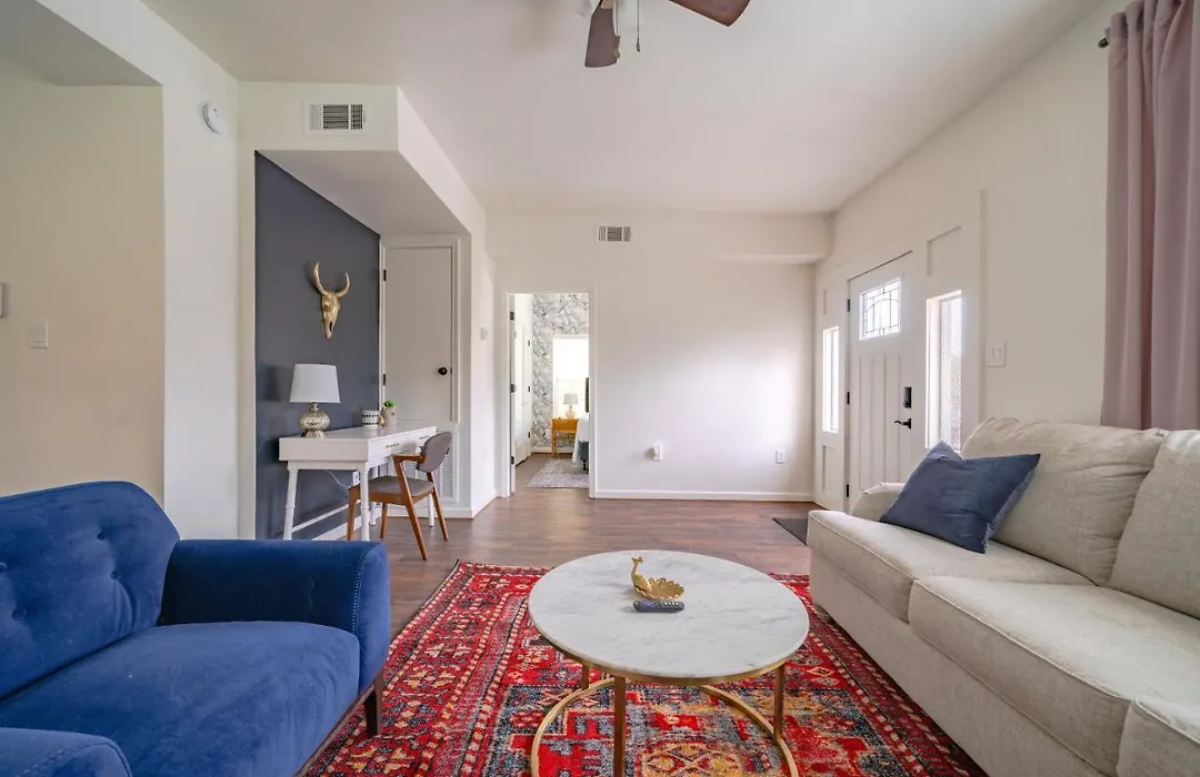 Unit 1 - Spacious & Renovated Apt Home In The City'S Action-1
