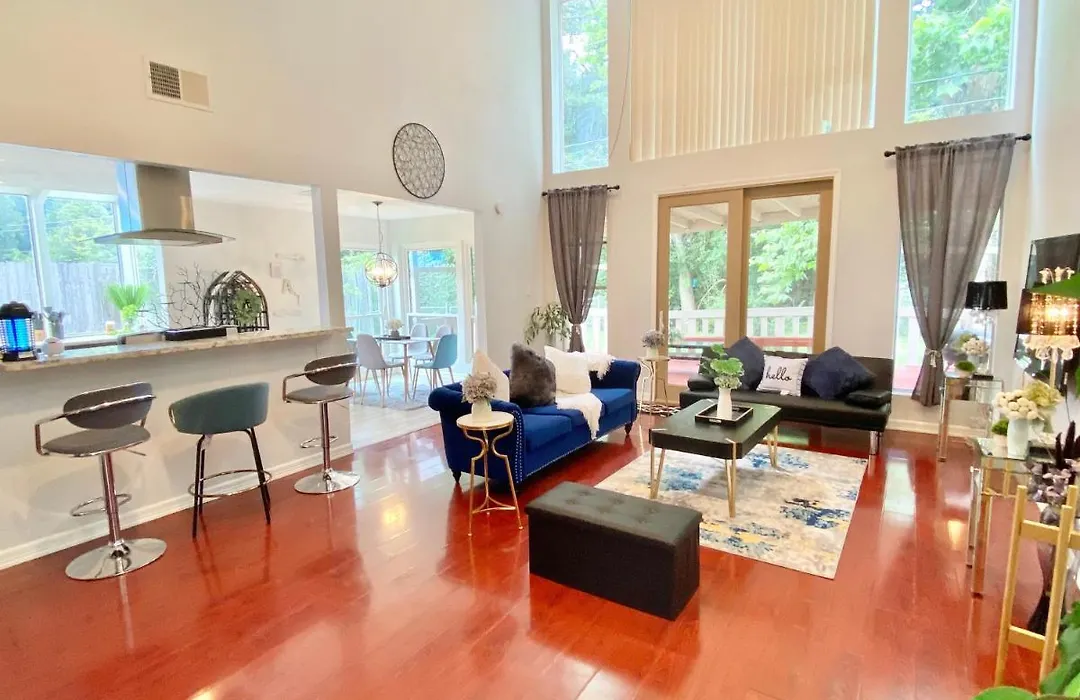 Entire Home: Forest View 4Bedroom 2Bath Home-1