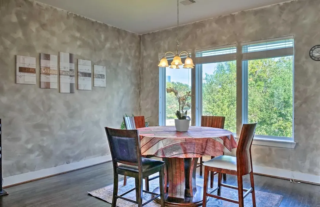 Townhouse 6 Mi To Nrg, 1 Mi To Downtown Houston!-1
