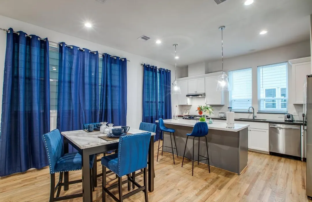 The Goodhouse/Downtown/Sleeps12/Rooftop/Arcadegameroom-1