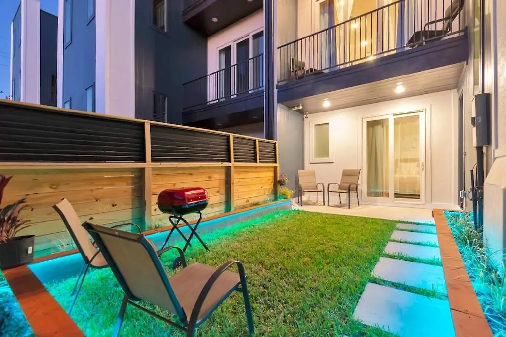 Luxurious Houston Galleria Living-1