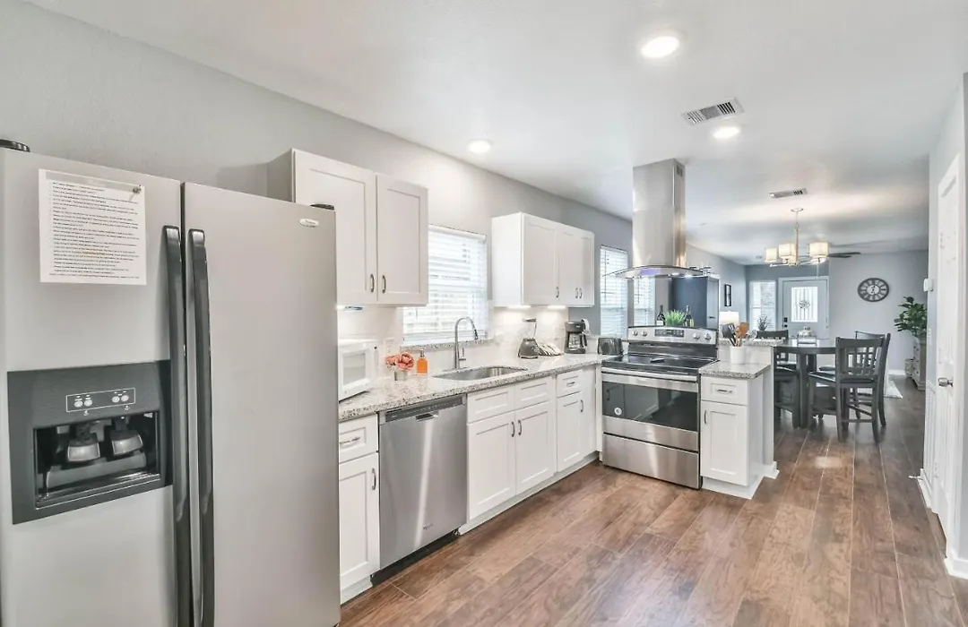 Lovely 3 Bedroom Home Near Downtown & Heights-1