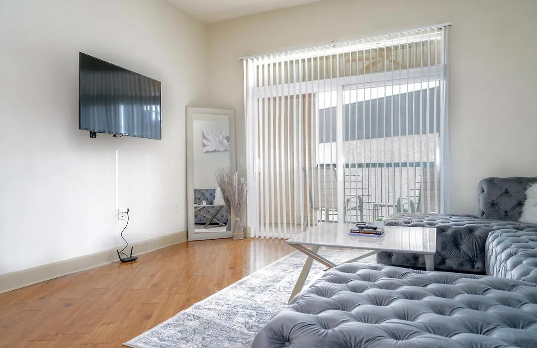 Luxury King Suite/ Ngr Stadium/ Medical Center-1