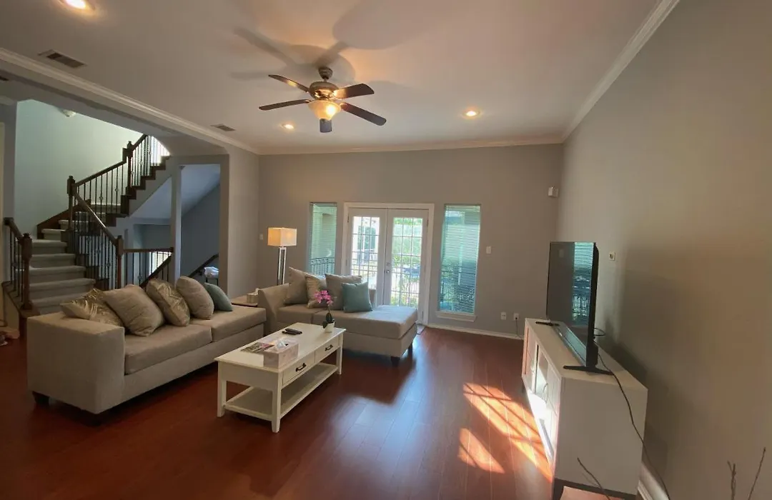 Cheerful 3 Bedroom Townhouse W/Hot Tub In Midtown-1