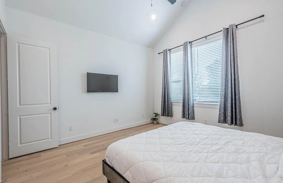 Luxury 3Br, Ks Bed Mins Away 4Rm Dtown, Med Ctr-1