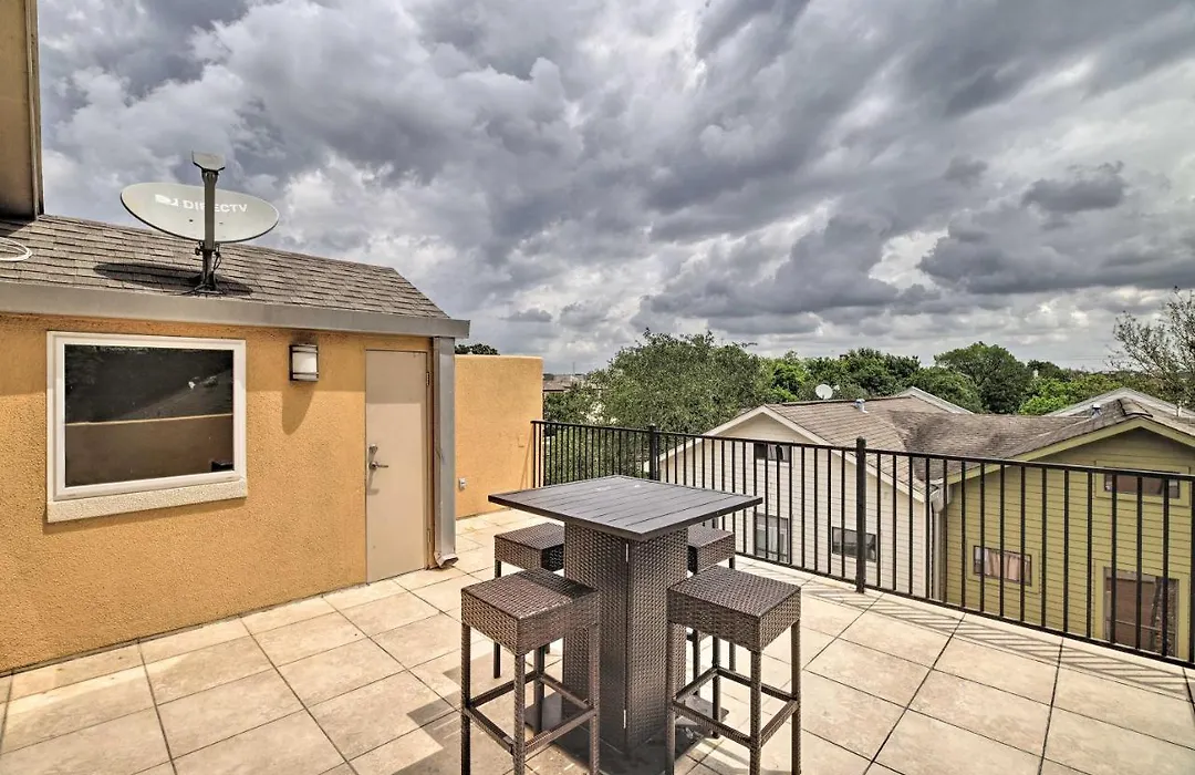 Charming Houston Townhome About 5 Mi To Downtown!-1