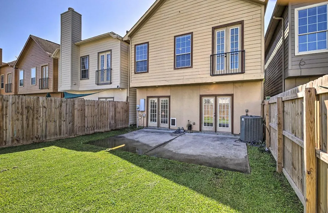 Pet-Friendly Houston Home - 3 Mi To Nrg Stadium!-1
