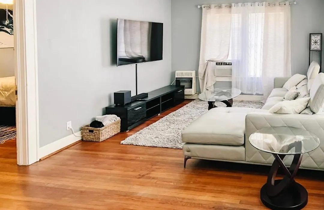 Cozy Downtown 2 Bdrm Home Near Turkey Leg Hut!!!-1