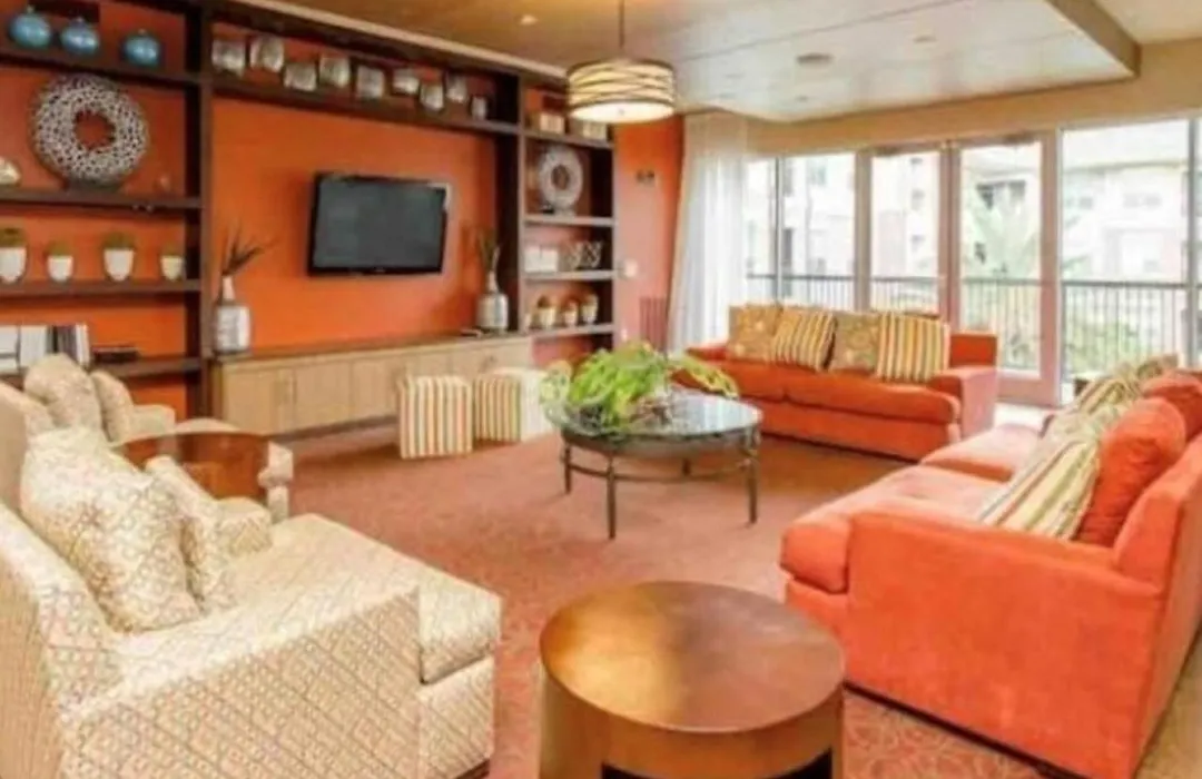 Inviting 2Br - Gym, Pool, Biz Center & Free Parking! Walk 2 Nrg Stadium! Near Med Ctr, Galleria, & Rice Village-1