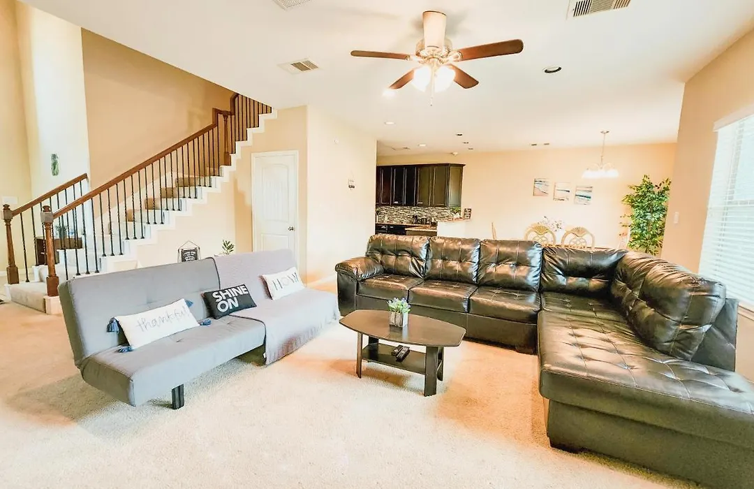 Spacious 2-Story Home In Gated Community - Free Parking - Downtown Chinatown-1