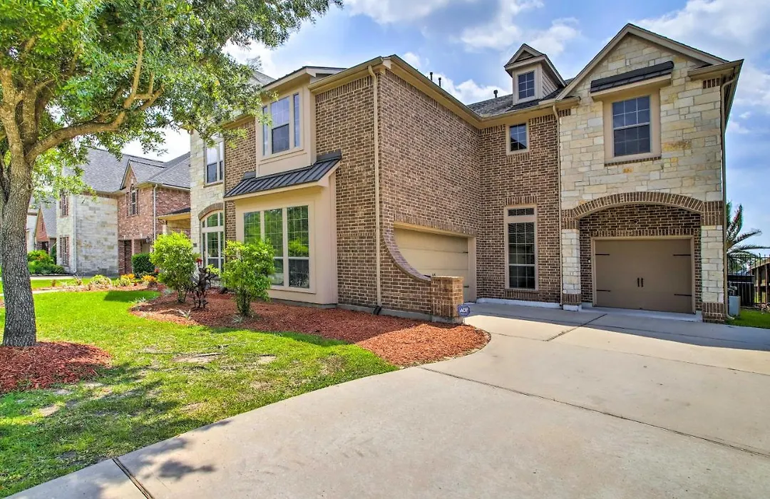 Waterfront Home With Boat Dock On Lake Houston!-1